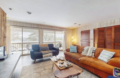 Jamaica House | Cozy house w/mtn views, sauna, fire pit, BBQ, fireplace, w/d, deck, wifi, EV