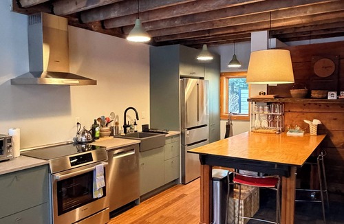 Manchester Center Apartment | Cozy In Town Manchester Studio w/Loft Bedroom.