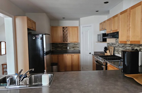 Ottawa Division House | Cozy Inlaw Suite 15 mins drive to the Airport