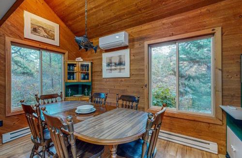 Edgartown House | Cozy Island Cabin