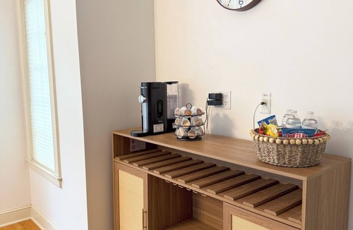Ithaca House | Cozy Ithaca Retreat - Fenced Yard - 7 min drive to Cornell - Ev Charger