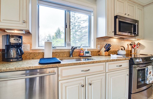 Jackson Condo | Cozy Jackson Condo w/Mtn Views & Pool Access!