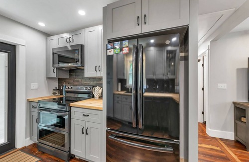 Kittery Apartment | Cozy Kittery Escape w/Sauna & Hot Tub
