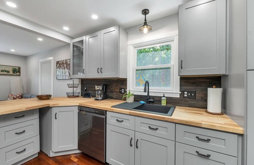 Kittery Apartment | Cozy Kittery Escape w/Sauna & Hot Tub