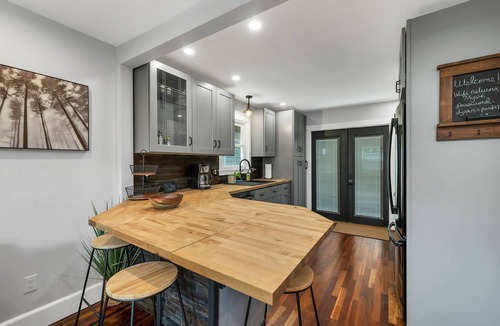 Kittery Apartment | Cozy Kittery Escape w/Sauna & Hot Tub