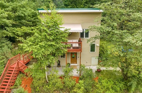 Gilmanton House | Cozy lake house in Great NH lakes region location and close to everything!