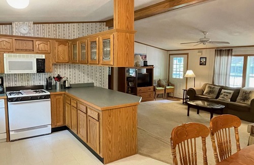 Newbury House | Cozy Lake Sunapee House With Lake View