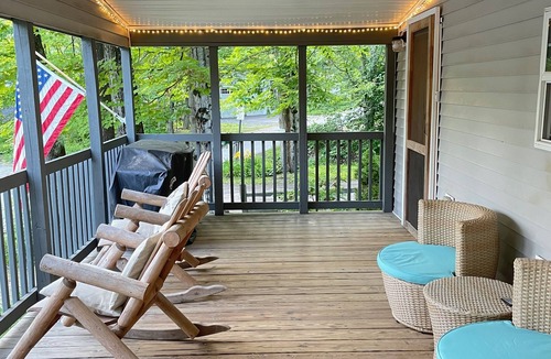 Newbury House | Cozy Lake Sunapee House With Lake View