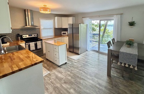 Winnisquam Condo | Cozy lake-view cottage on charming Lake Winnisquam
