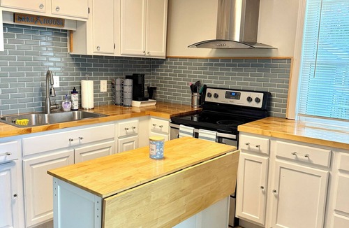 Winnisquam Condo | Cozy lake-view cottage on charming Lake Winnisquam