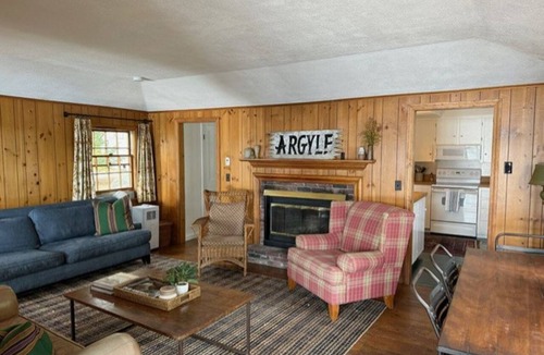 Elkins Cottage | Cozy Lakefront Cottage on Pleasant Lake's Lakeshore Drive