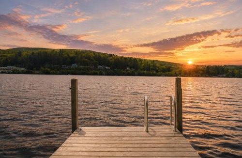 Alton Bay House | Cozy Lakefront Cottage - Dock - Alton Bay