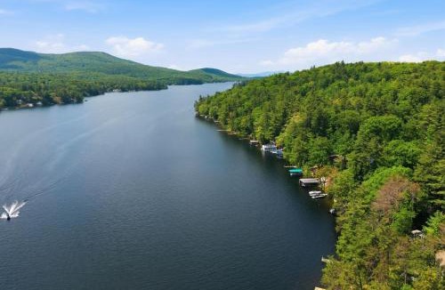 Alton Bay House | Cozy Lakefront Cottage - Dock - Alton Bay