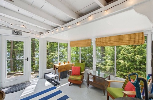 Alton Bay House | Cozy Lakefront Escape | Dock + Kayaks | Winni