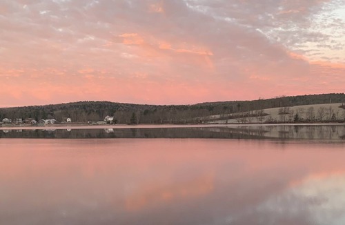 Wells Cabin | Cozy lakefront getaway in the beautiful Green Mountains