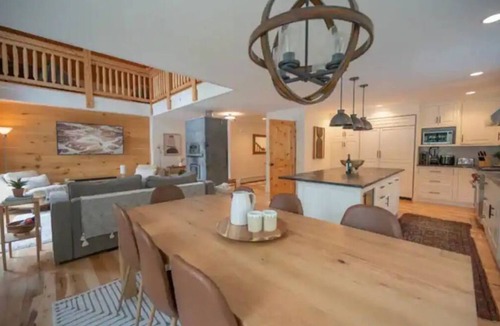 New London House | Cozy lakefront property on Sunapee Lake!