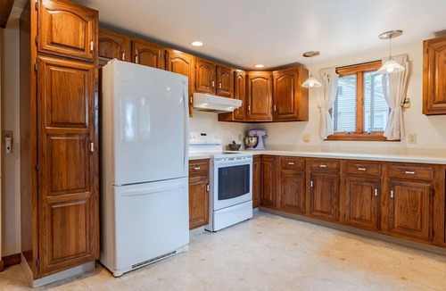 Brownfield Cottage | Cozy Lakehouse near N. Conway Beach Access, Canoe, Fire Pit, Grill & Pool Table
