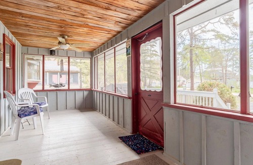 Brownfield Cottage | Cozy Lakehouse near N. Conway Beach Access, Canoe, Fire Pit, Grill & Pool Table