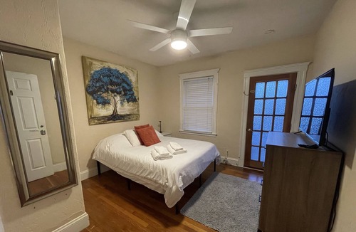South Medford House | Cozy Large House close to TUFTS/Harvard/MIT 4BR