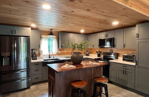 Littleton Cabin | Cozy Littleton Log Cabin with fun for all ages!