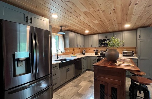 Littleton Cabin | Cozy Littleton Log Cabin with fun for all ages!