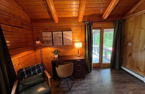 Littleton Cabin | Cozy Littleton Log Cabin with fun for all ages!