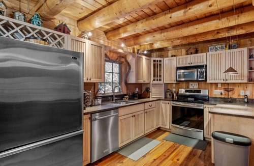 Townshend Cabin | Cozy Log Cabin on the River | Fireplace | Loft