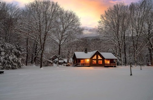 Townshend Cabin | Cozy Log Cabin on the River | Fireplace | Loft