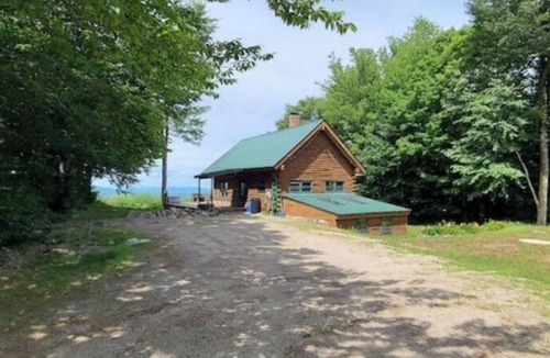 Wolfeboro Cabin | Cozy Log Cabin w/Mountain View