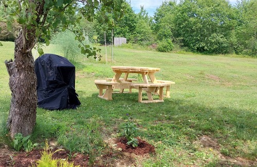 Franklin Cabin | COZY Maine cabin 1-bedroom +sl loft cabin with WiFi and TV in Apple Orchard