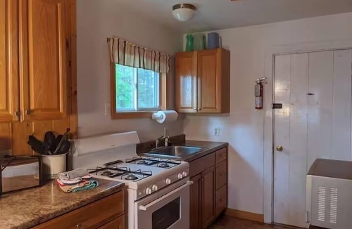 Raymond Cottage | Cozy Maine Cottage with Stunning Views & Waterfront Access on Panther Pond