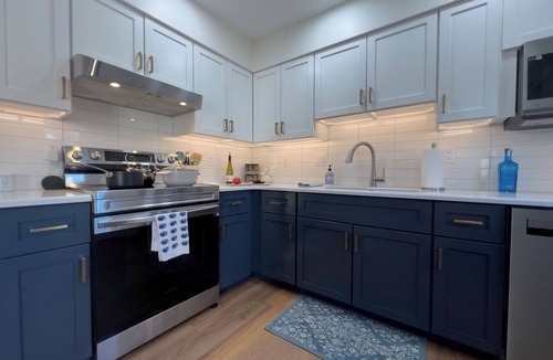 State College House | Cozy, Modern, Clean, 3 BR Oasis: Grill, Parking, Near PSU The Cubhouse