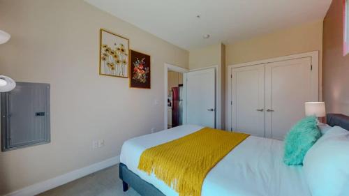 Downtown Apartment | Cozy Modern Home Free Parking