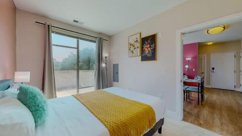 Downtown Apartment | Cozy Modern Home Free Parking