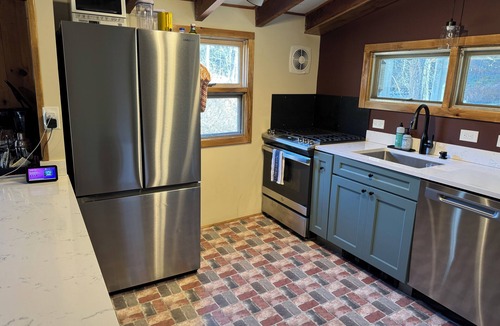 Edgewood Cabin | Cozy Mountain Cabin near Hiking and Fishing, 10 minutes to Hunter Mountain