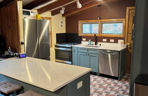 Edgewood Cabin | Cozy Mountain Cabin near Hiking and Fishing, 10 minutes to Hunter Mountain