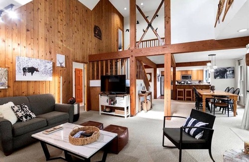 Stratton Mountain House | Cozy Mountain Townhouse with Fireplace near Stratton Mountain, Bondville, VT