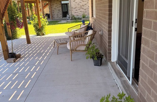 Guelph House | Cozy Nest with Comfort, friendly Beautiful Backyard, close to lake, hiking trial