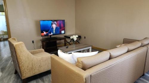 Rimmon Heights Apartment | Cozy Newly Furnished 2-Bedroom Home, Manchester