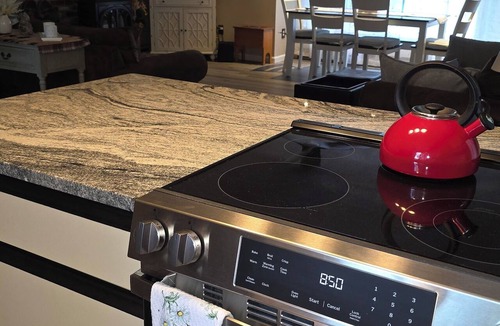 Conway Condo | Cozy Newly Renovated 3BR Madison Condo Pool + Tennis White Mountains Getaway