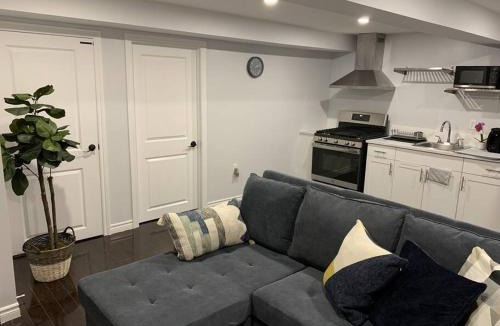 Hamilton Apartment | *Cozy, newly renovated, fully equipped*