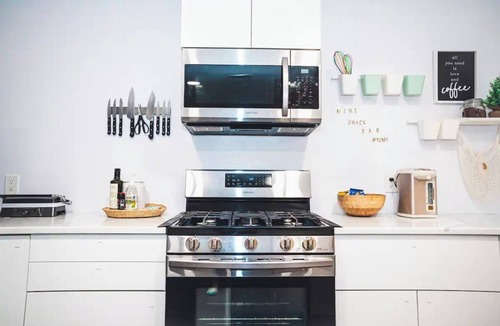 Revere House | Cozy Oasis: Luxury & Modern Apt by Revere Beach, Family-friendly!