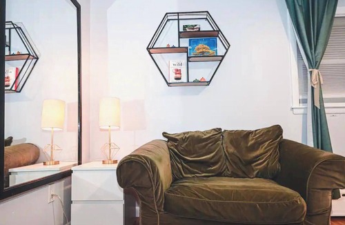 Revere House | Cozy Oasis: Luxury & Modern Apt by Revere Beach, Family-friendly!