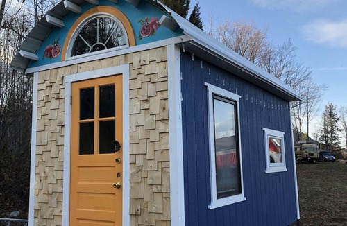 Chatham House | Cozy Off-grid stay in the heart of the forest