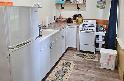 Verona Beach House | Cozy Oneida Lake Getaway: Steps to Sylvan Beach!