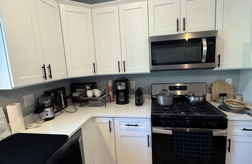 North Yarmouth House | Cozy Orchid townhome near coastal towns of Yarmouth, Falmouth, Freeport, Maine
