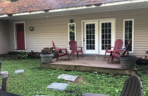 Londonderry House | Cozy Peru home in walking distance to village