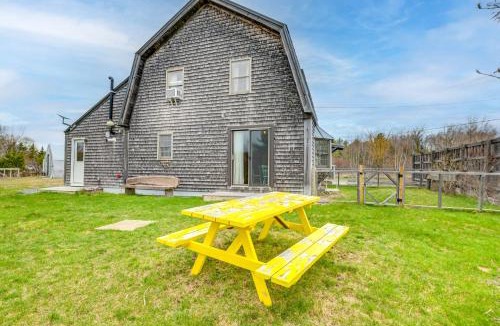 Penobscot House | Cozy Pet-Friendly Cottage Near Fort Knox & Acadia