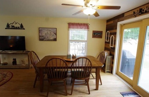 Newbury House | Cozy Pet Friendly Home Minutes from Sunapee Mtn/Lake