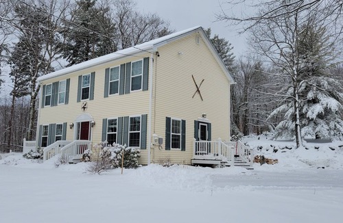 Newbury House | Cozy Pet Friendly Home Minutes from Sunapee Mtn/Lake